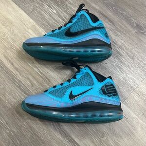 Nike Air Max LeBron 7 Retro 2020 youth size 7.